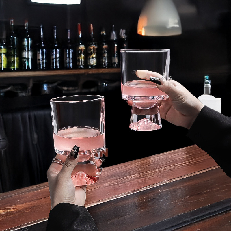 Różowy Szklany Kubek Górski, E – Wine Beer Foot recenzja i cena